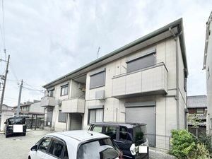 ���Ɍ������s�ɕۓ�1����13-5�̃A�p�[�g�̌����O��