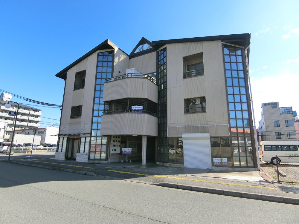 ���Ɍ������s�_��1-5-24�̓X�܂̌����O��