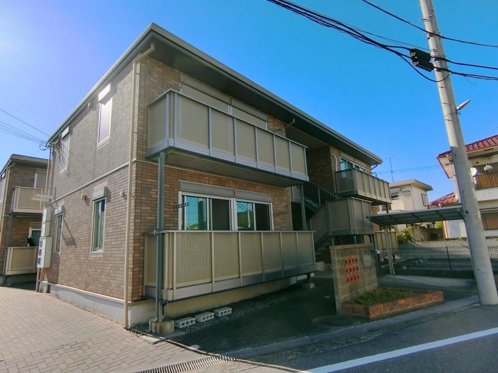 ���Ɍ������s����ɒ���r280-1�̃A�p�[�g�̌����O��