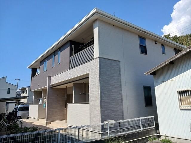 ���Ɍ������s����ɒ�����1114�̃A�p�[�g�̌����O��