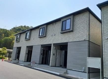 ���Ɍ������s����ɒ���r530-1�̃A�p�[�g�̌����O��