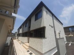 ���Ɍ������s����ɒ��k�r86�̃A�p�[�g�̌����O��