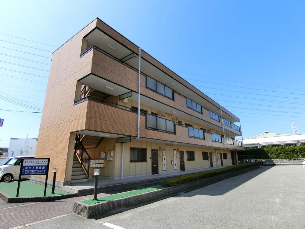 兵庫県高砂市中島3丁目のマンションの建物外観